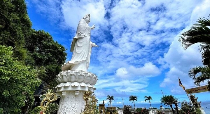 Chùa Đục.