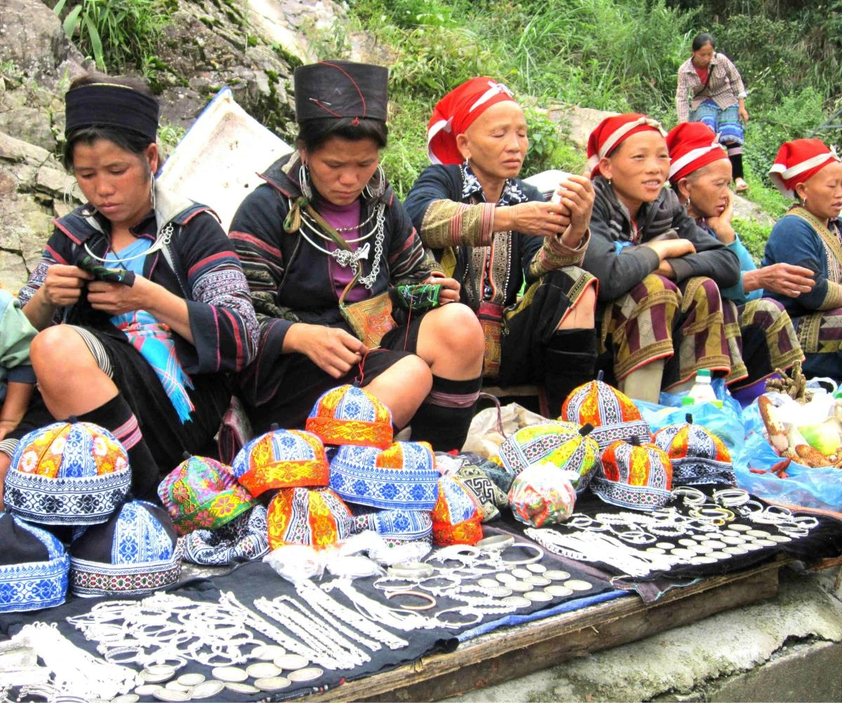 Chợ phiên vùng cao mang đậm sắc màu văn hóa của đồng bào các dân tộc thiểu số.
