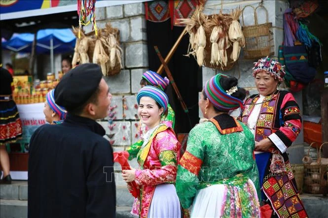 Vui Tết Độc Lập tại Làng Văn hóa - Du lịch các dân tộc Việt Nam (Đồng Mô, Sơn Tây, Hà Nội).