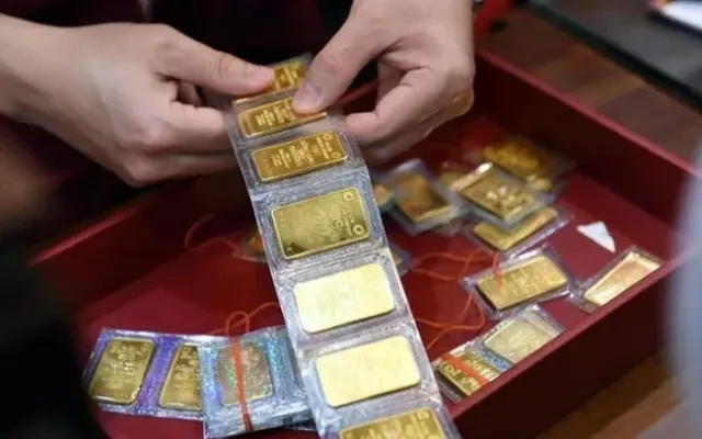 Ngân hàng Nhà nước đã tổ chức cuộc họp với 22 tổ chức tín dụng và 16 doanh nghiệp được cấp phép kinh doanh vàng, cơ quan này khẳng định có đủ nguồn lực và quyết tâm để ổn định thị trường vàng.