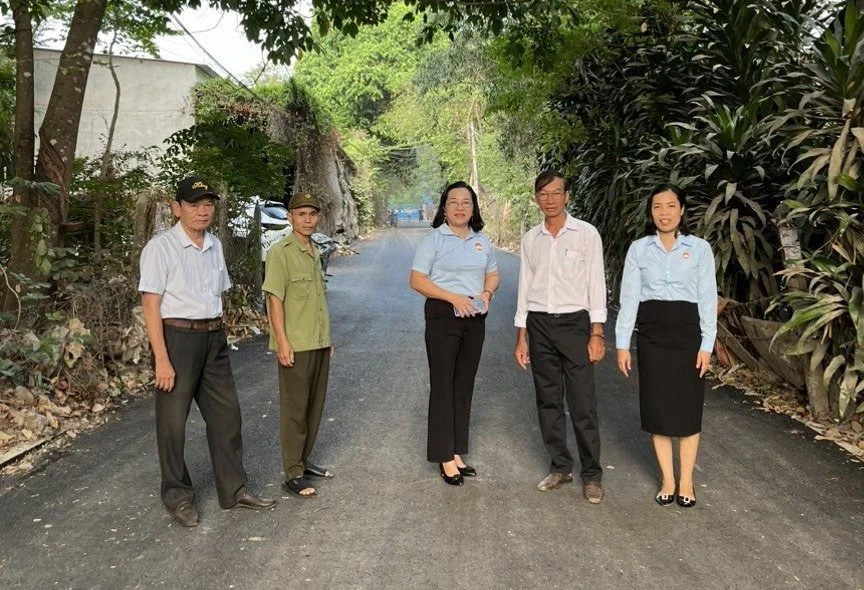 Tuyến đường An Điền 092, phường An Điền, TP.Bến Cát vừa đầu tư nâng cấp nhựa nóng từ nguồn lực xã hội hóa.