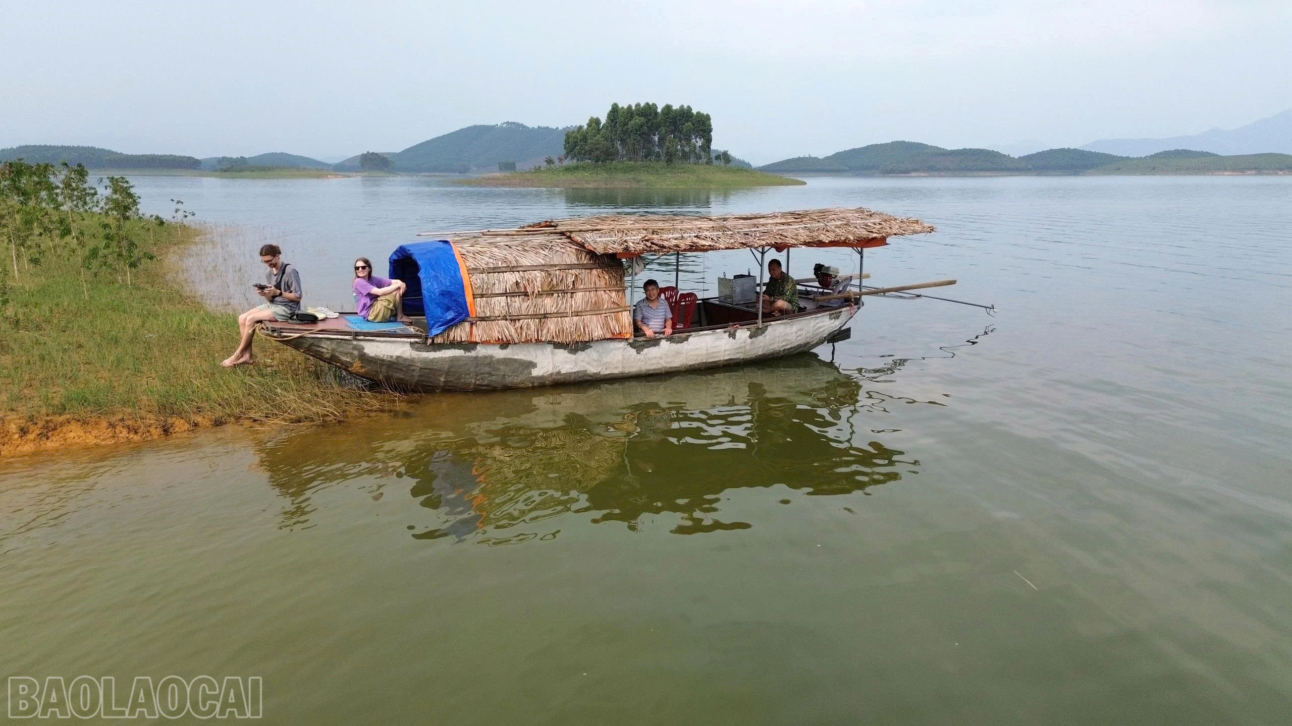 baolaocai-bl_khachnuoc.jpg