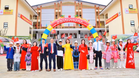 Học sinh Lào Cai hân hoan khai giảng năm học mới 2026 - 2027