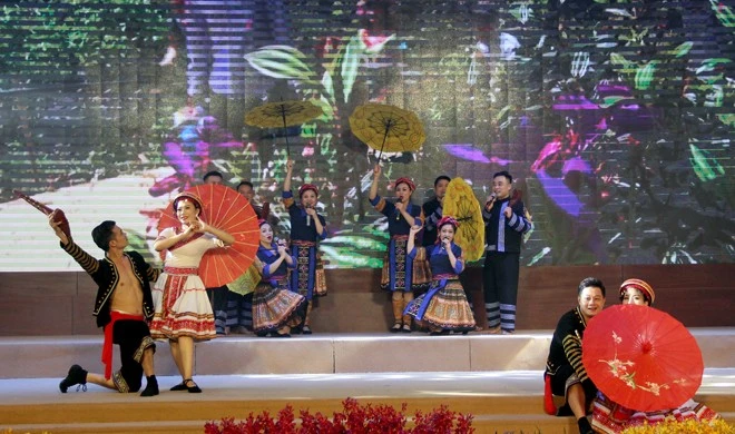 “Sắt son niềm tin theo Đảng” - Chương trình nghệ thuật chào mừng thành công Đại hội XIX Đảng bộ tỉnh Yên Bái ảnh 6