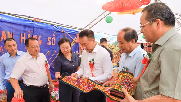 Đa sắc màu không gian trưng bày tại Lễ hội Mùa vàng Sín Chéng