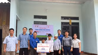Bàn giao "Ngôi nhà hạnh phúc" cho học sinh có hoàn cảnh khó khăn