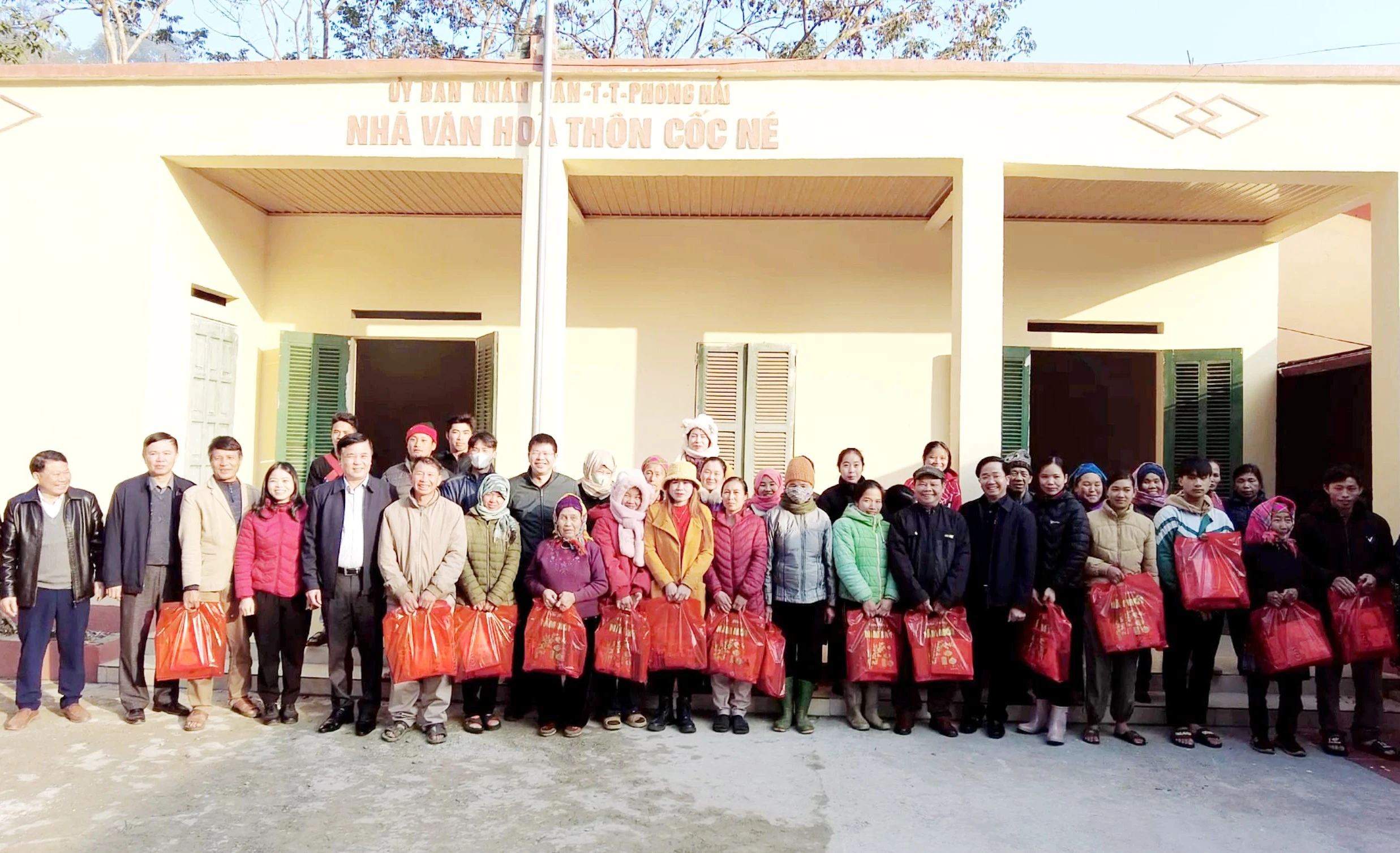 tang-qua-tet-thon-coc-ne.jpg