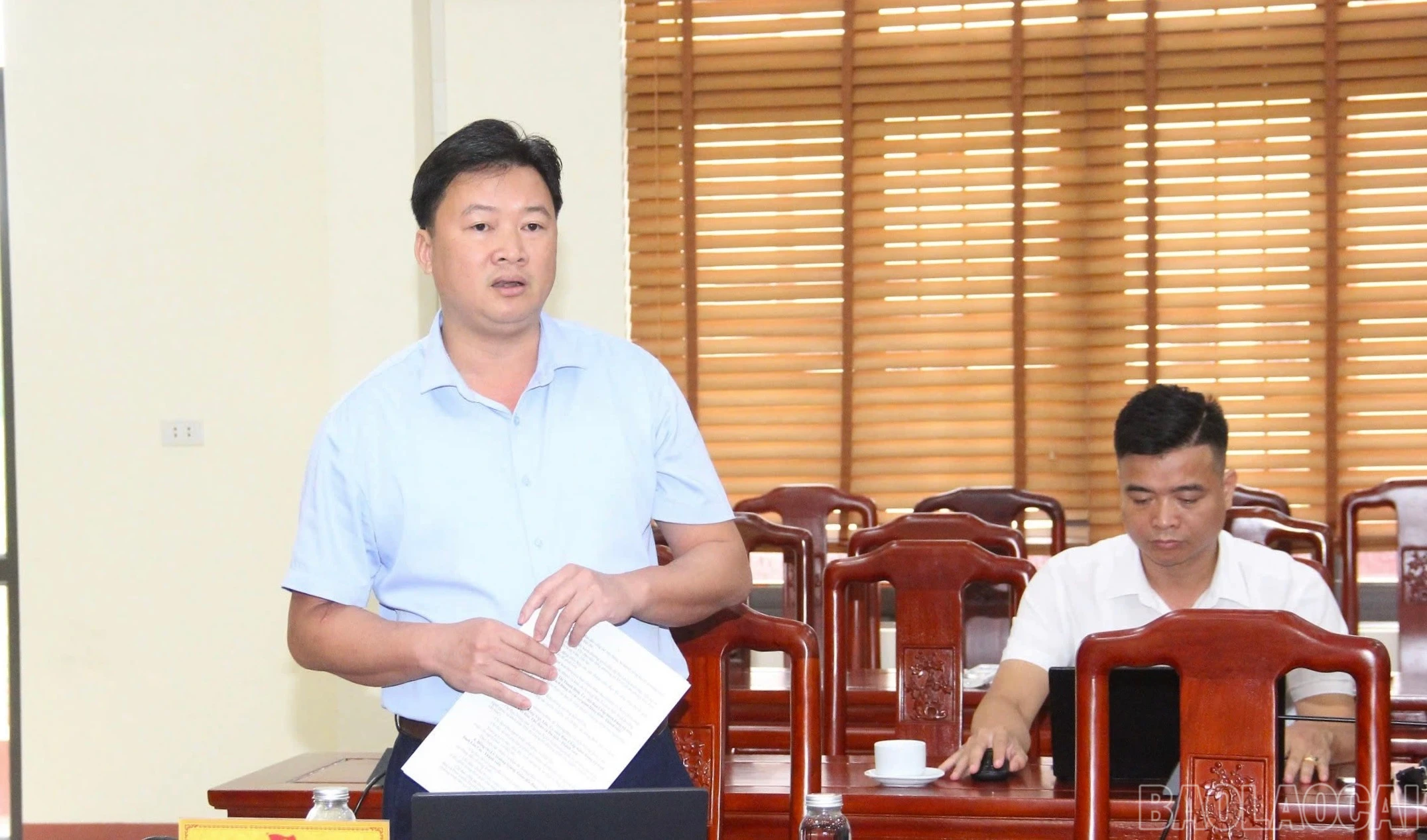 Đồng chí Hoàng Việt Minh - Phó Trưởng Ban Tuyên giáo và Dân vận Tỉnh ủy phát biểu tại hội nghị.