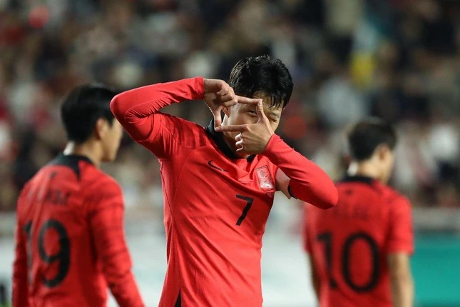 Son Heung-min ăn mừng bàn thắng trước tuyển Việt Nam