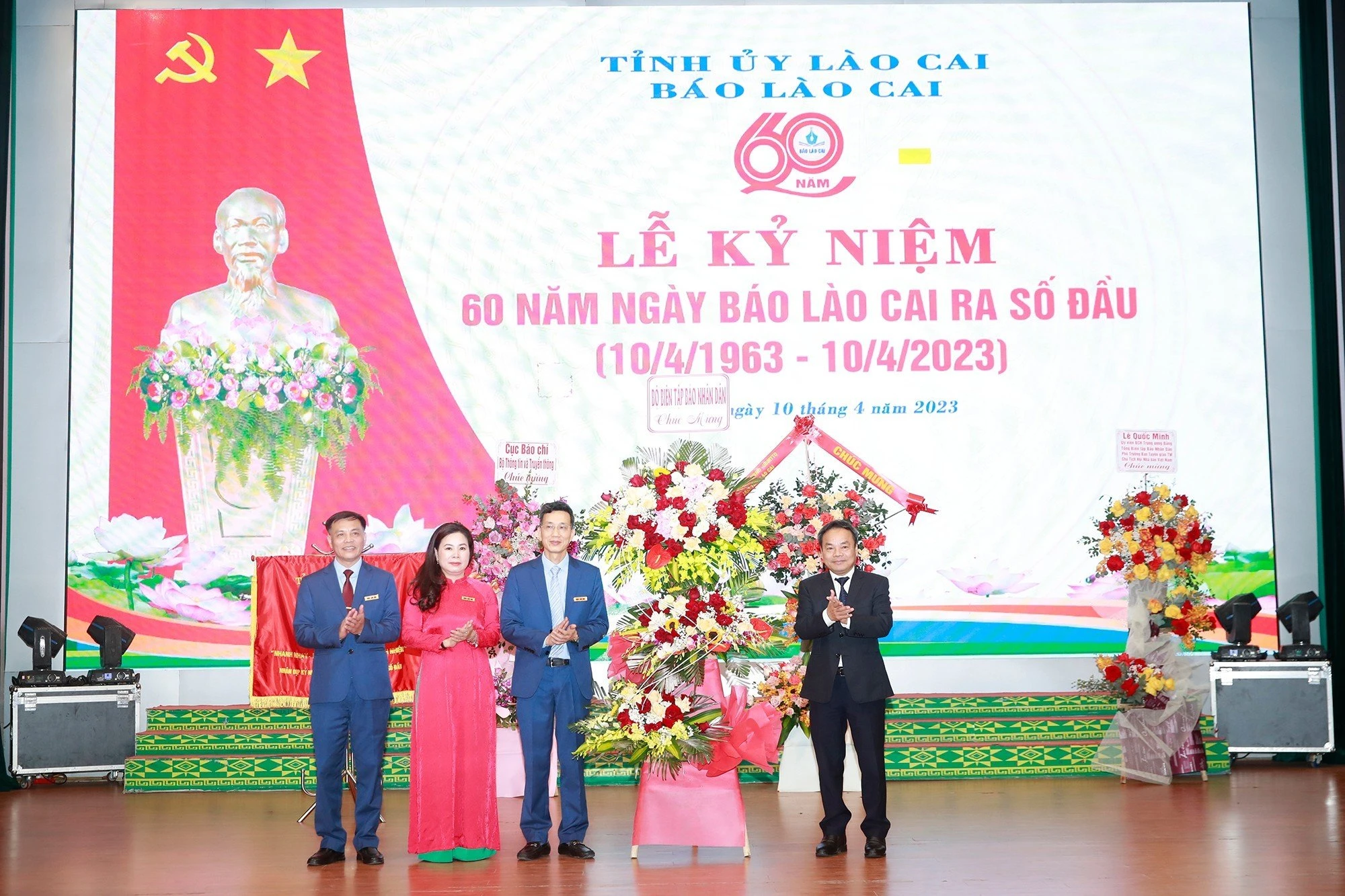 Nhan dan.jpg