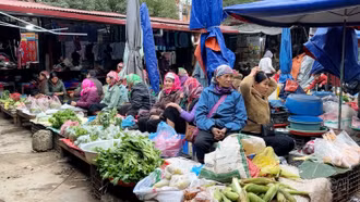 Chợ quê những ngày đầu năm