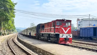 Tìm lại ký ức xưa qua chuyến tàu Lào Cai - Yên Bái