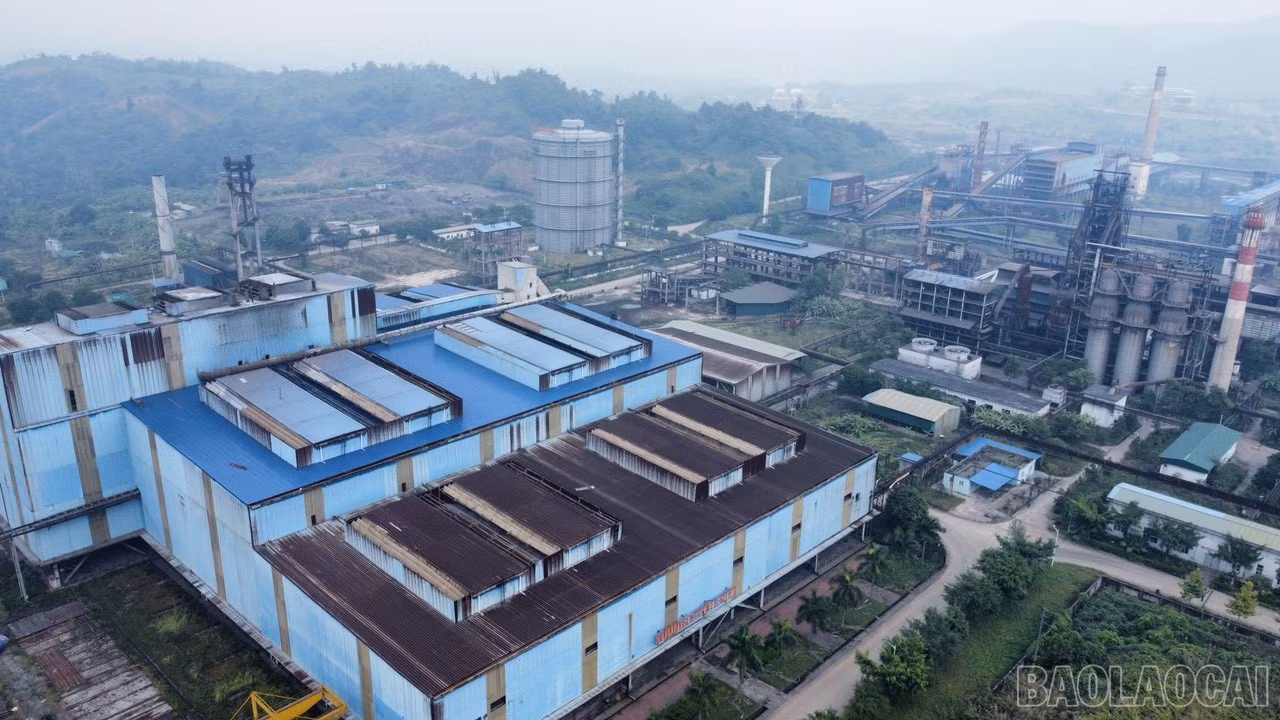 baolaocai-br_nha-may-gang-thep-lao-cai-dung-hoat-dong-khien-nhieu-cong-nhan-bi-no-luong-no-bao-hiem-xa-hoi.jpg