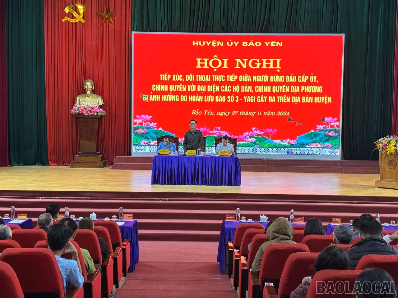 baolaocai-br_cac-dong-chi-trong-thuong-truc-huyen-uy-chu-tri-hoi-nghi.jpg