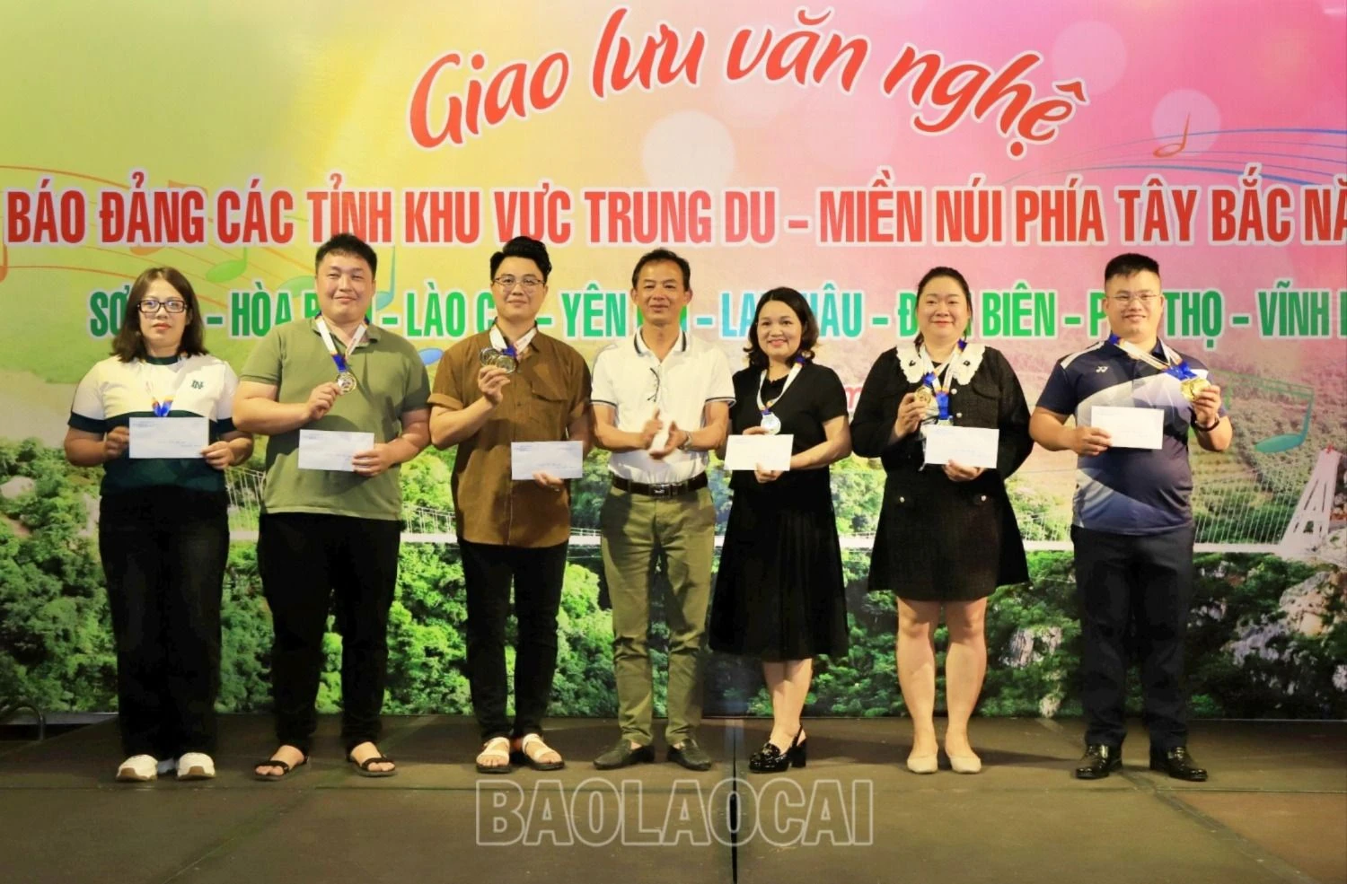 nhat day gay.jpg