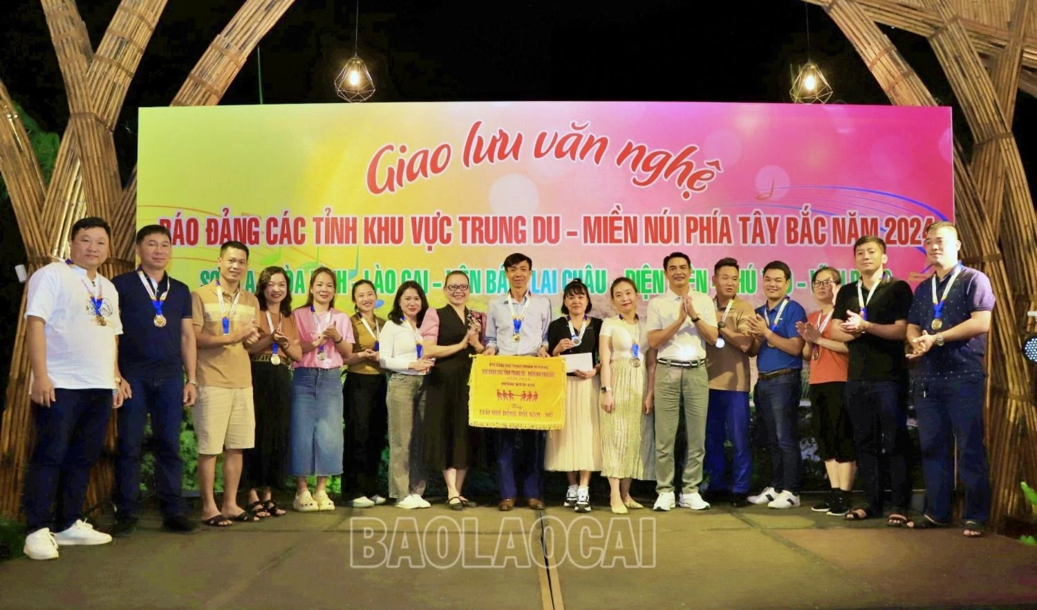nhi keo co.jpg