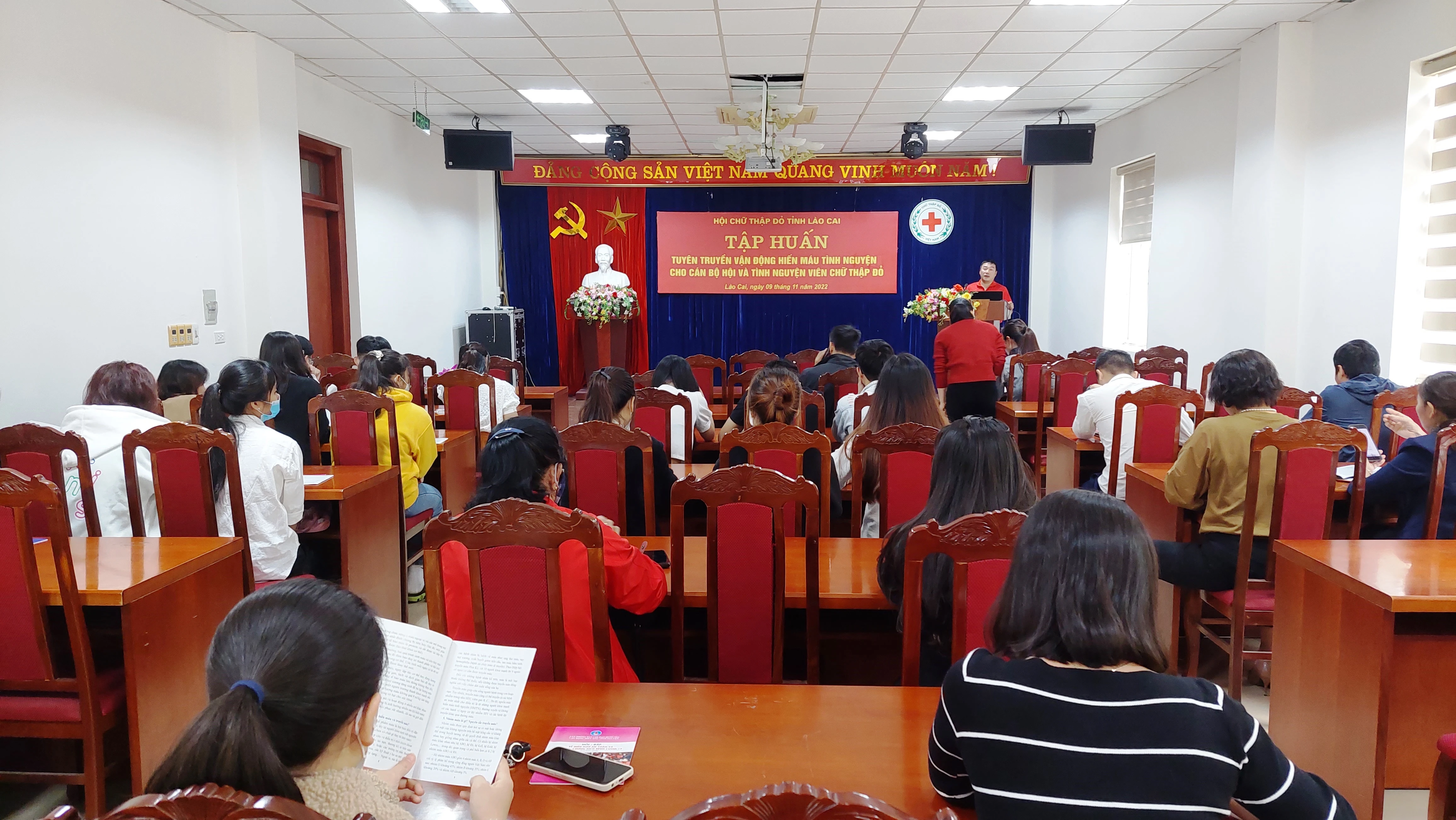 Tập huấn cho cán bộ hội và tình nguyện viên Chữ thập đỏ.jpg