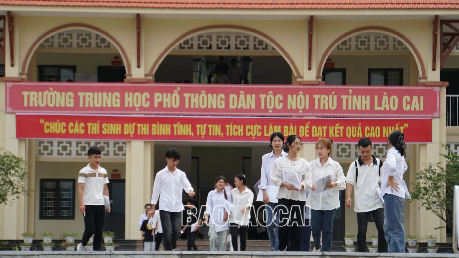 Thí sinh tại điểm thi Trường THPT Dân tộc nội trú tỉnh.