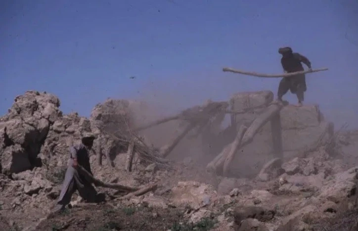 tham-hoa-dong-dat-takhar-1998.jpg