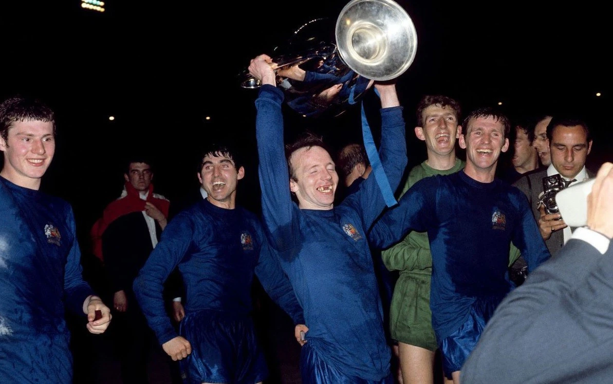 manchester-united-vo-dich-cup-c1-chau-au.jpg