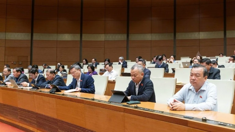 Quốc hội làm việc tại hội trường nghe Tờ trình và Báo cáo thẩm tra Dự án Luật sửa đổi, bổ sung một số điều của Luật Phòng, chống tham nhũng.