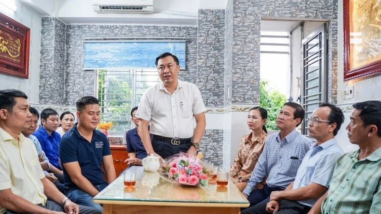 Phó Giám đốc Sở Văn hóa và Thể thao Thành phố Hồ Chí Minh Cao Văn Chóng phát biểu ý kiến tại buổi trao thưởng.