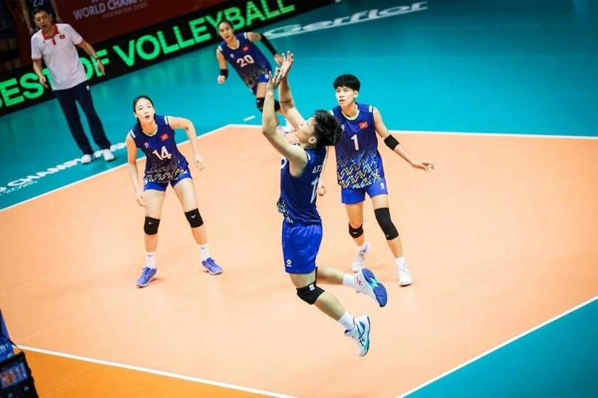 Set 1 diễn ra hấp dẫn với cuộc rượt đuổi tỷ số đến từ 2 đội.