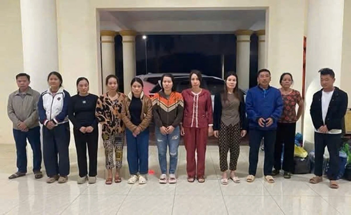 Các đối tượng tại cơ quan cảnh sát điều tra.