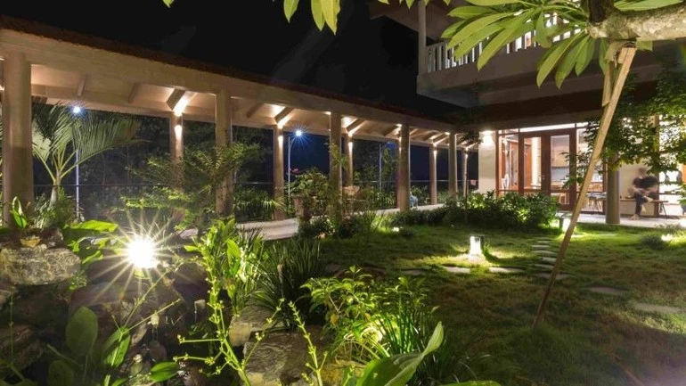 Thiết kế Việt xen kẽ trong thiết kế hiện đại được ưa chuộng trong các khu nghỉ dưỡng ở Việt Nam.