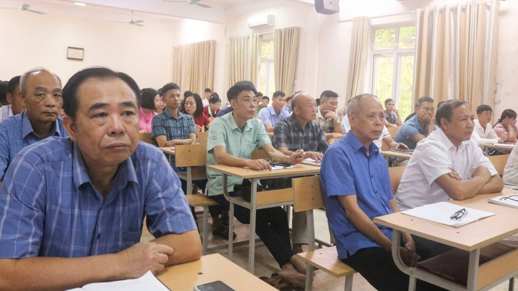 cac-hoc-vien-tham-gia-lop-boi-duong-973.jpg
