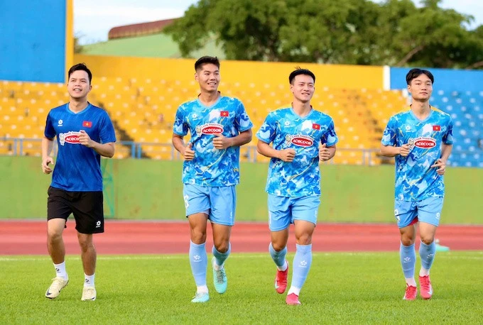 Các tuyển thủ trẻ của PVF CAND phải tập riêng.
