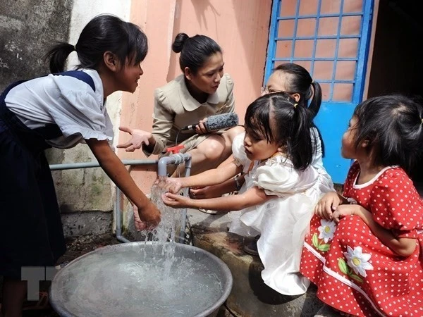 Khoảng 58% người dân nông thôn được sử dụng nước đạt quy chuẩn quốc gia.