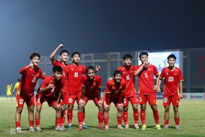 Cầu thủ Việt Nam mừng chiến thắng 4-0 trước Malaysia ở lượt cuối bảng C vòng loại U17 châu Á 2026, trên sân PVF ở Hưng Yên ngày 30/11/2025.