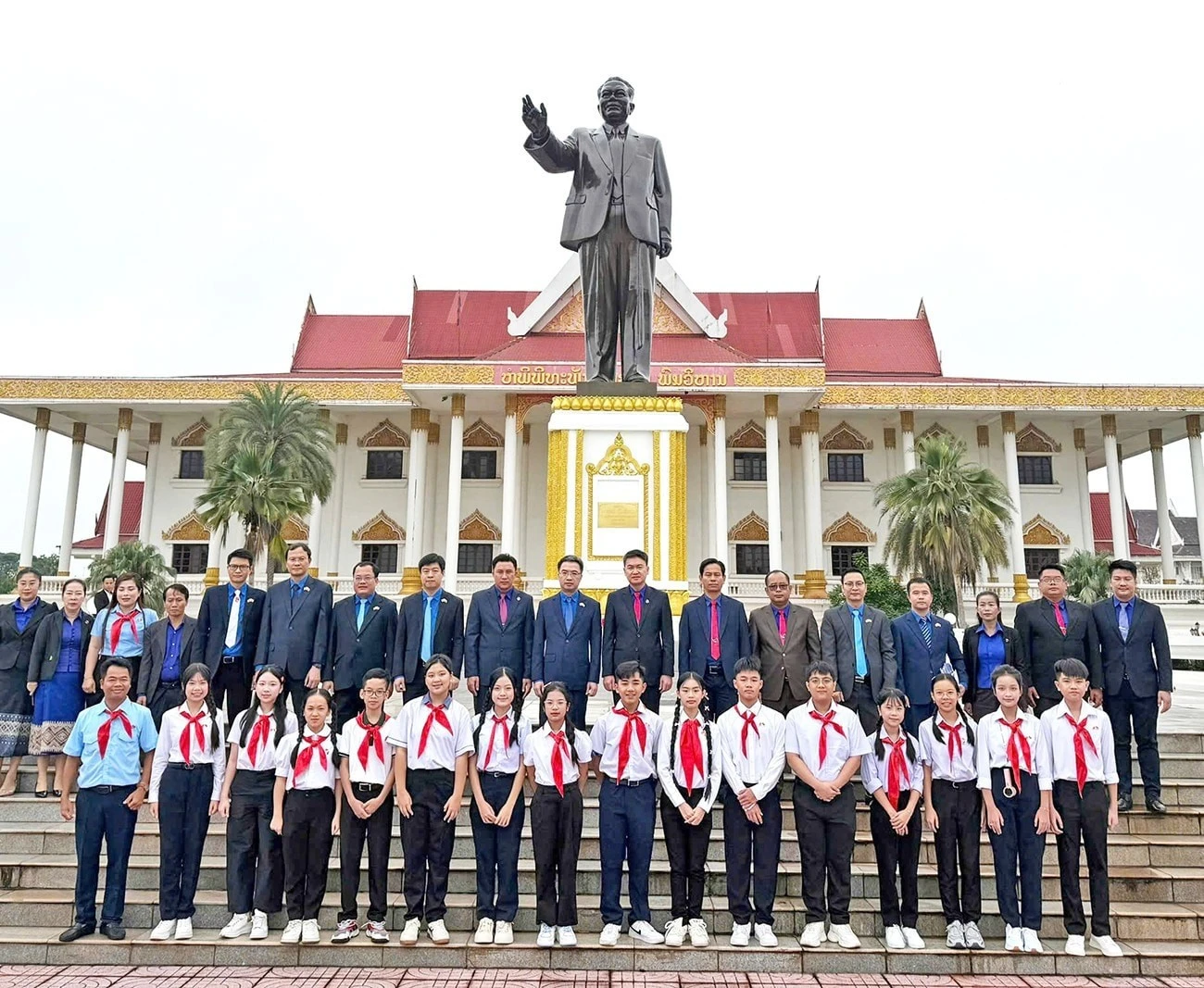 8-7vietlao1.jpg