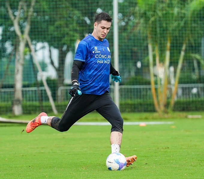 Nguyễn Filip tái phát chấn thương.