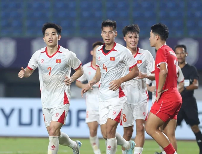 Hiểu Minh và các đồng đội sẽ có cơ hội thể hiện tài năng ở ĐT Việt Nam trong 2 trận gặp Nepal sắp tới.