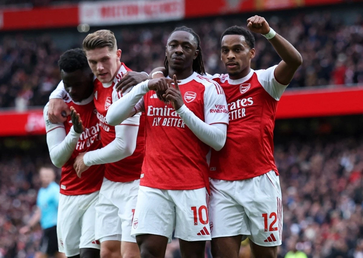 Arsenal xây chắc ngôi đầu Ngoại hạng Anh 2025/2026.