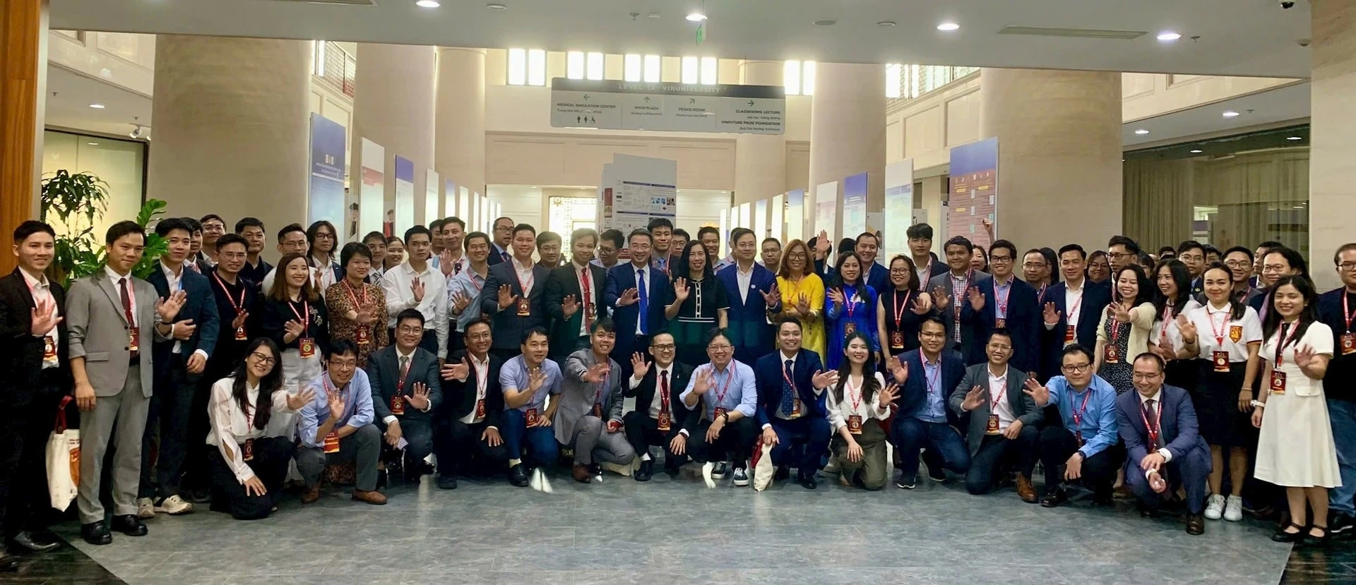 Các đại biểu kiều bào tại cuộc gặp Thứ trưởng Lê Thị Thu Hằng.