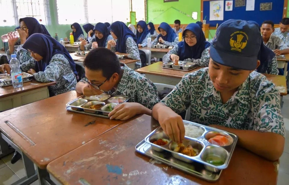 Nhiều bữa ăn miễn phí đã được cung cấp cho học sinh trên toàn Indonesia. Ảnh: Jakartaglobe
