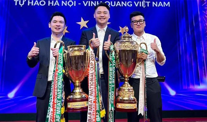 Giám đốc điều hành Nguyễn Quốc Tuấn và Trưởng đoàn Đào Việt Anh từ nhiệm khỏi vị trí ở CLB Hà Nội.