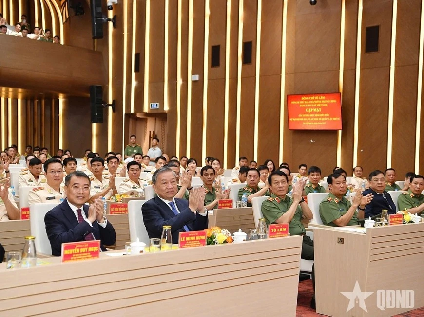Tổng Bí thư Tô Lâm và các đại biểu tại buổi gặp mặt.