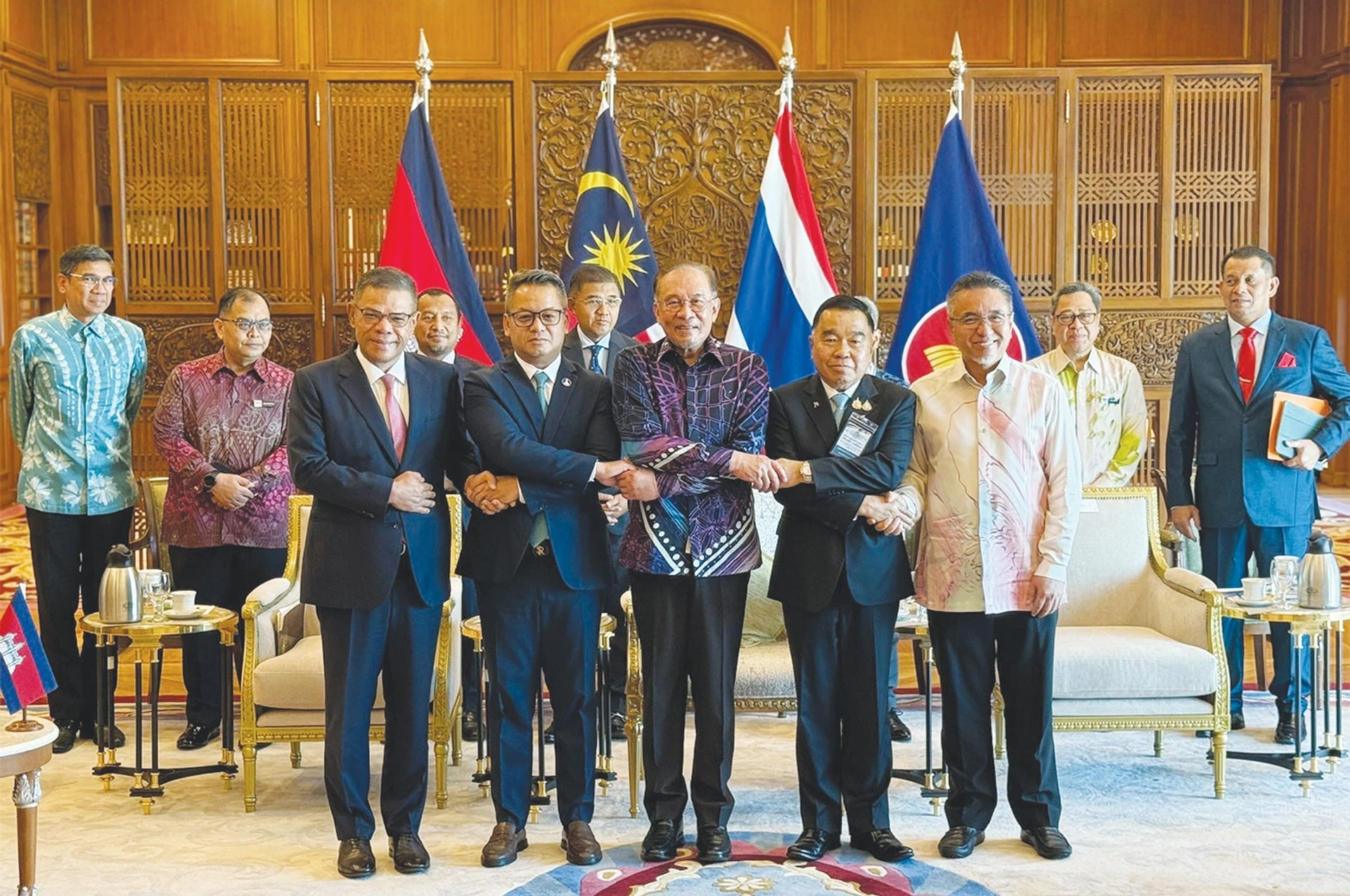 Thái Lan và Campuchia đã ký kết thỏa thuận ngừng bắn tại Malaysia trong ngày 7-8.