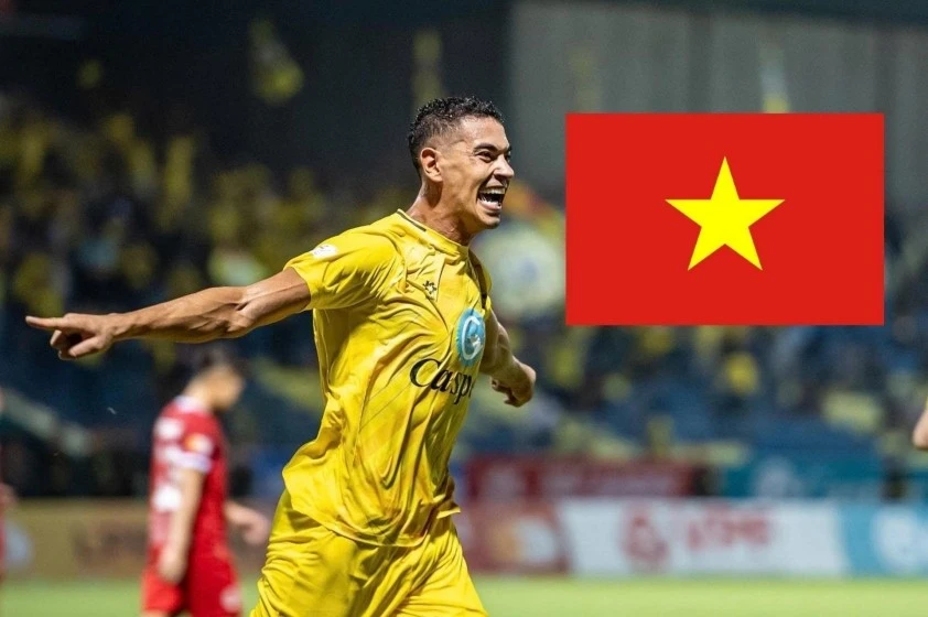 Trước đó trung vệ Gustavo cũng được đề xuất nhập tịch.