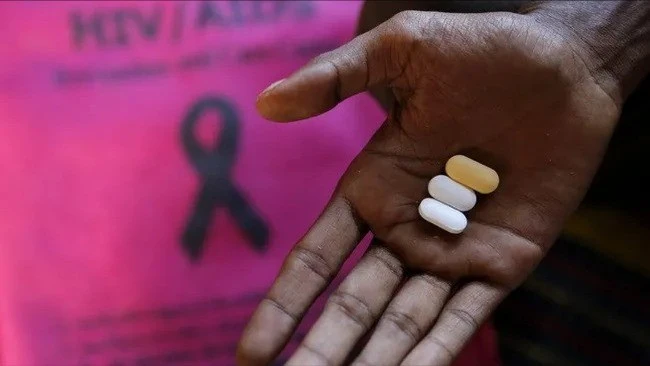 hiv-8595.jpg