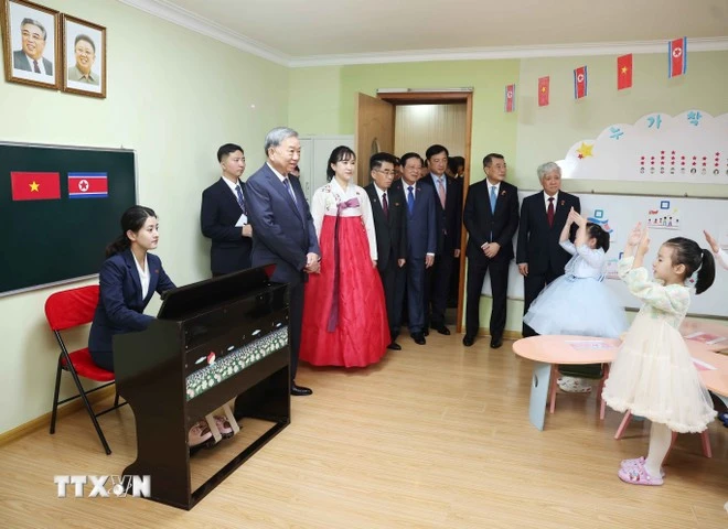 Tổng Bí thư Tô Lâm thăm lớp học mang tên Chủ tịch Hồ Chí Minh.