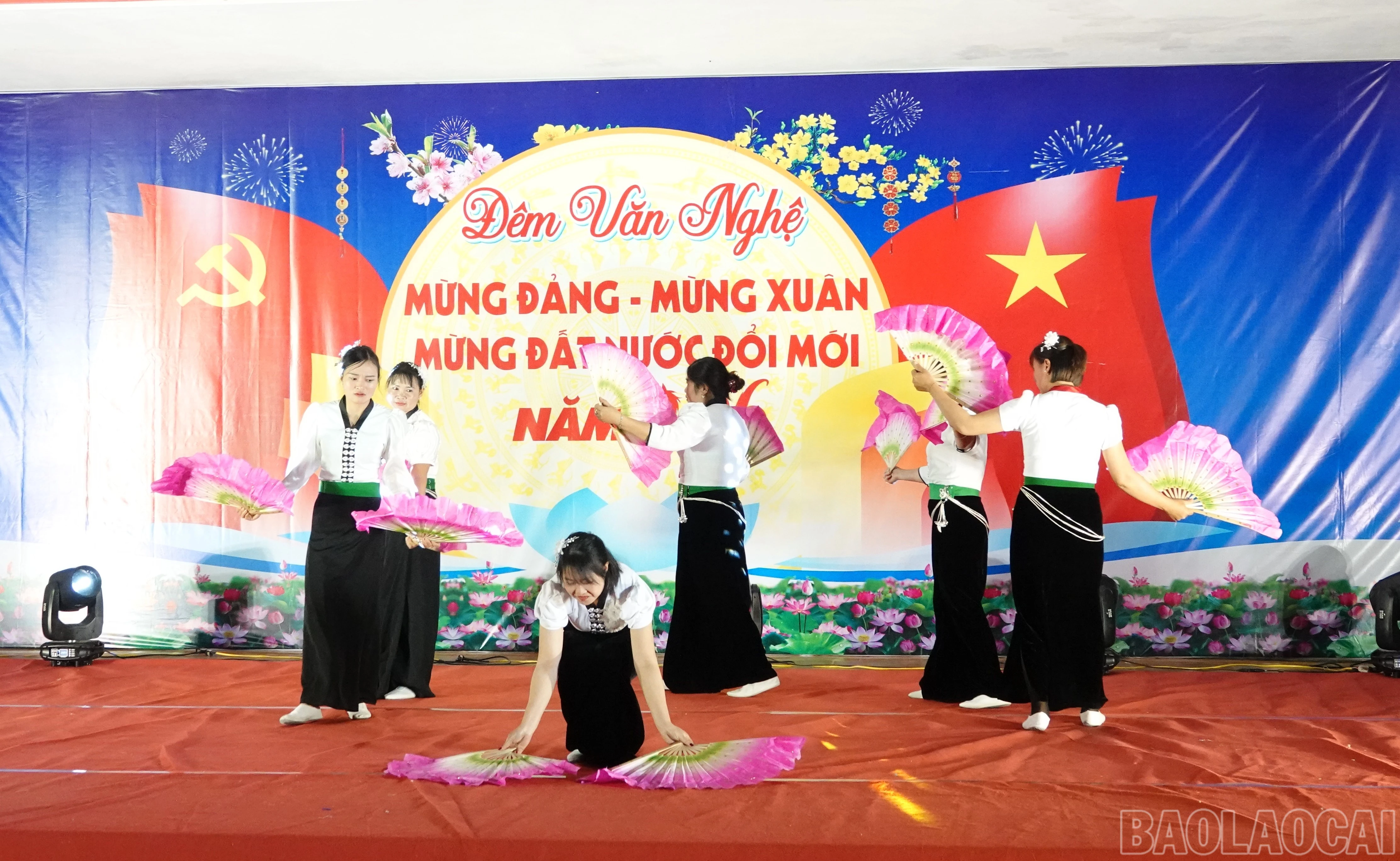 baolaocai-br_cac-tiet-muc-van-nghe-mung-dang-mung-xuan-xa-khao-mang-2.jpg
