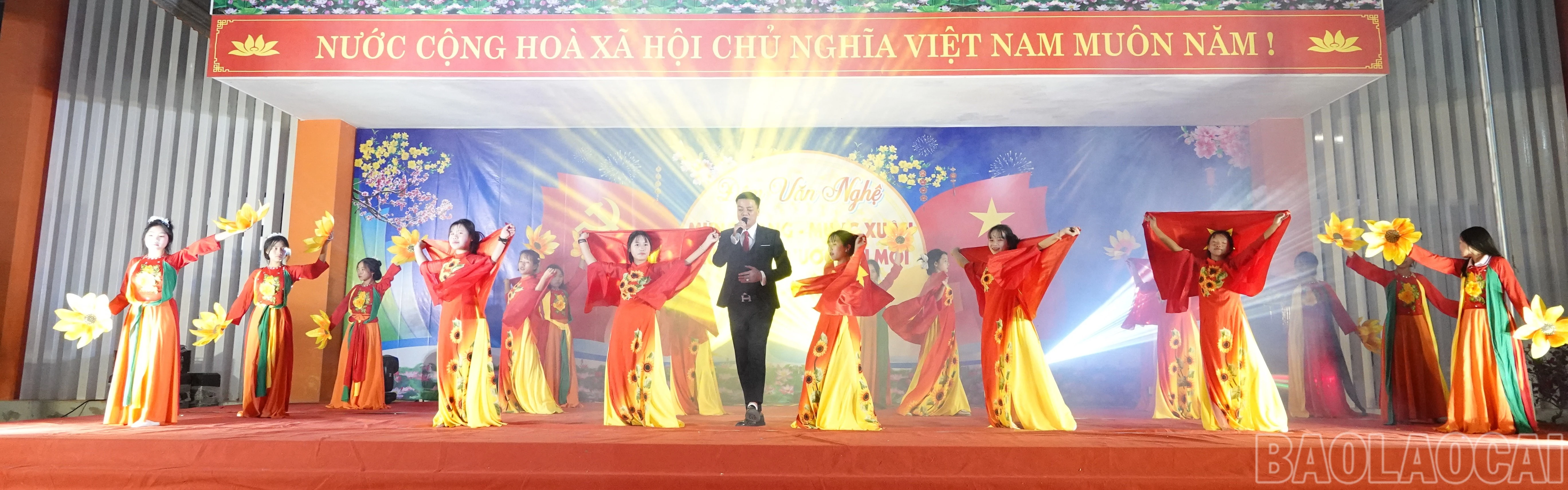 baolaocai-br_cac-tiet-muc-van-nghe-mung-dang-mung-xuan-xa-khao-mang-4.jpg