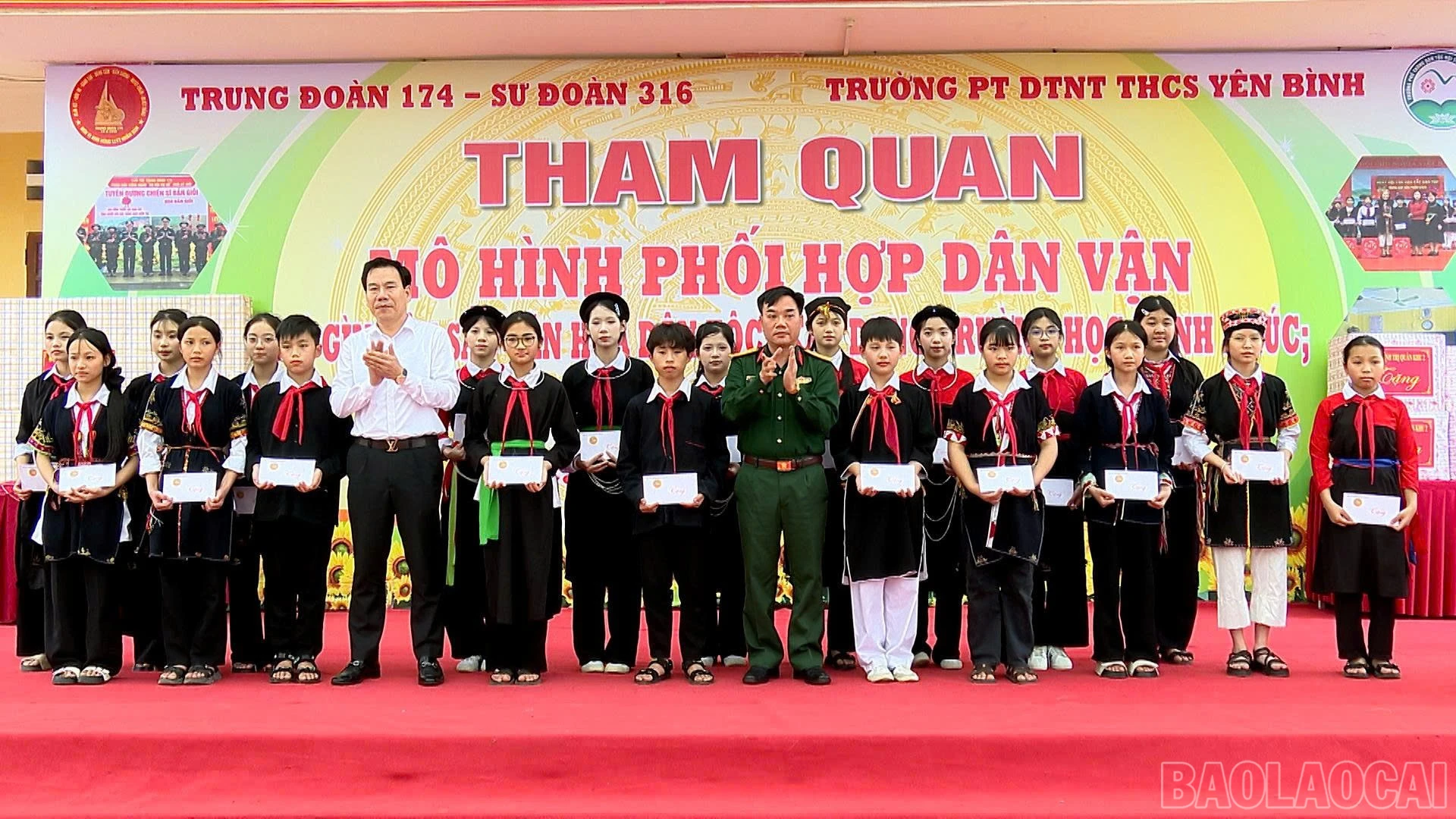 baolaocai-br_20-hoc-sinh-duoc-tang-qua.jpg