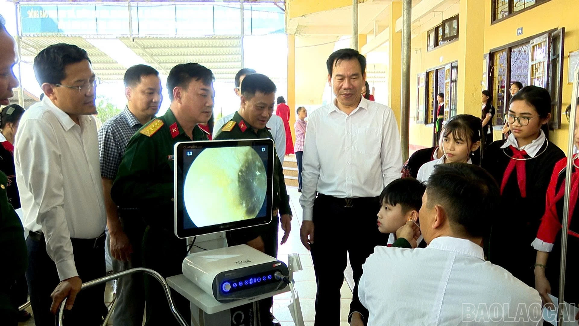 baolaocai-br_duong-duc-huy-tham-quan-mo-hinh-phong-y-te.jpg