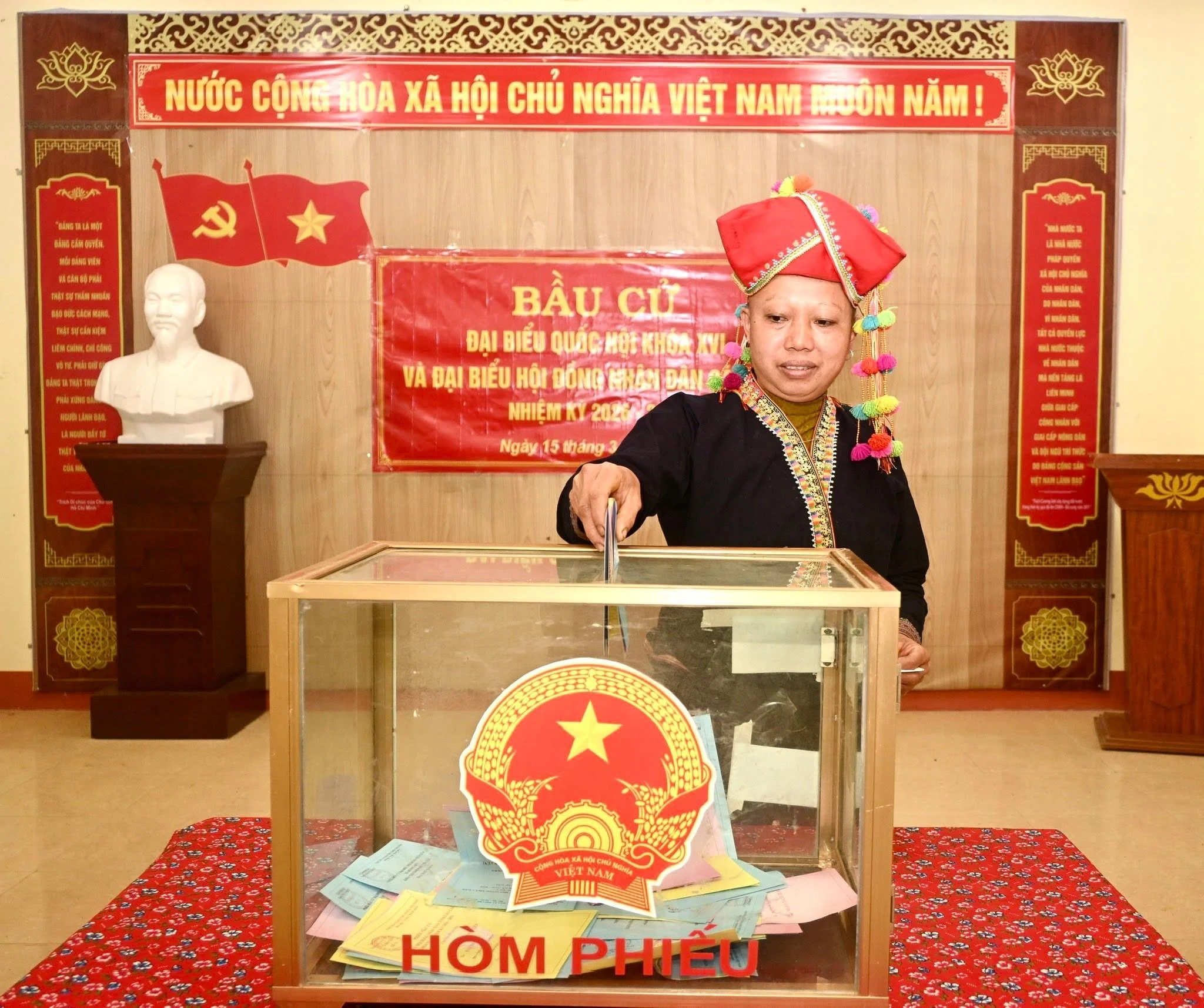 cu-tri-thon-nam-mien-tham-gia-bo-phieu-bau-cu.jpg